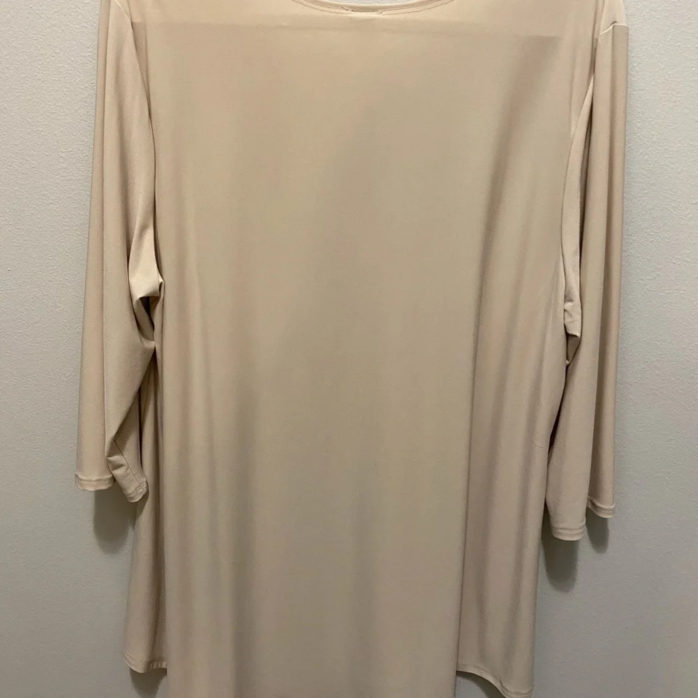 Come n See 1XL tan top new with tags, rounded neck, very flattering - Picture 9 of 10